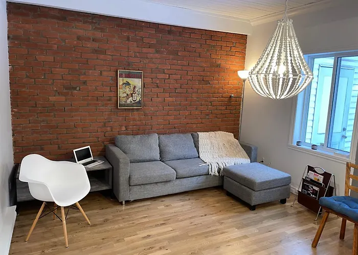 Condo, Avec Cour! 5Min Metro! Et Marche Jean-Talon