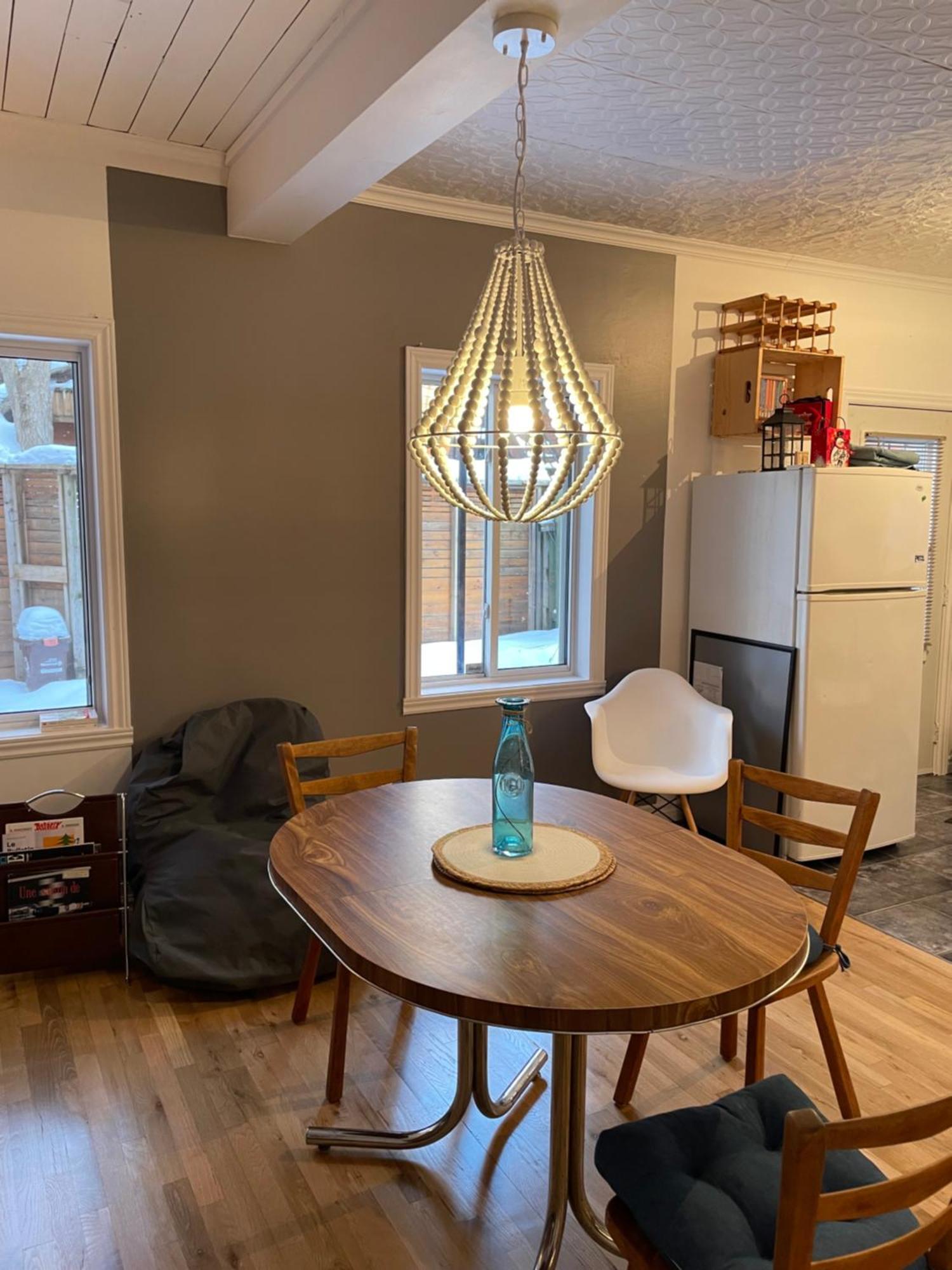 Appartement Condo, Avec Cour! 5min Metro! Et Marche Jean-talon