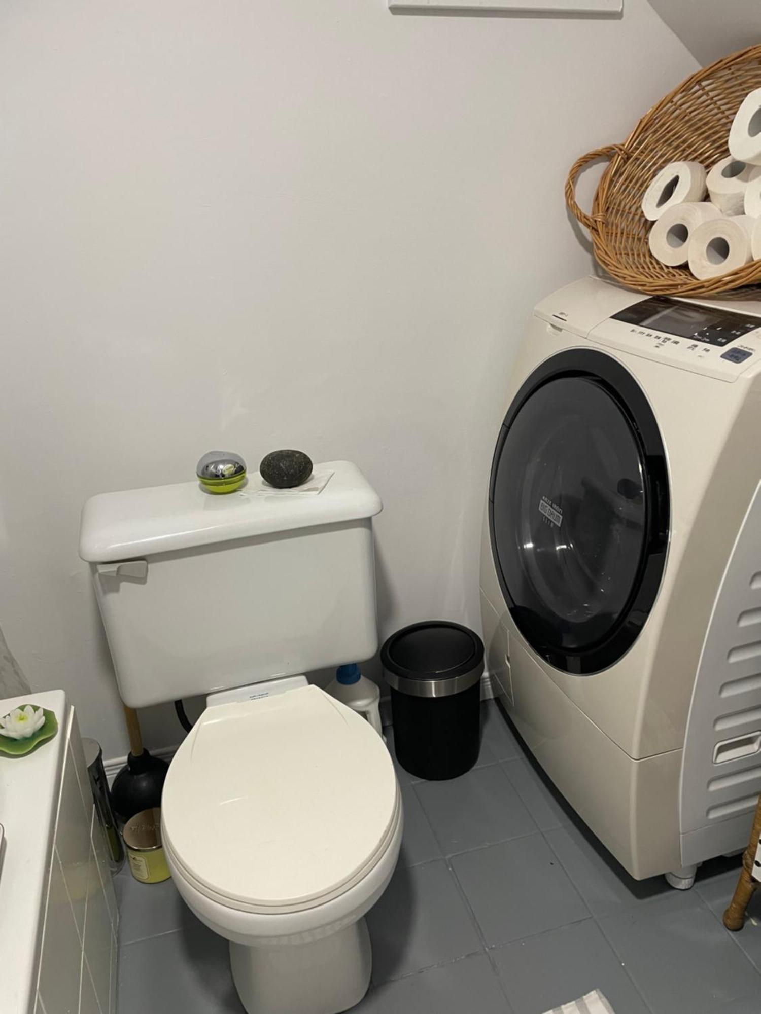 Appartement Condo, Avec Cour! 5min Metro! Et Marche Jean-talon *